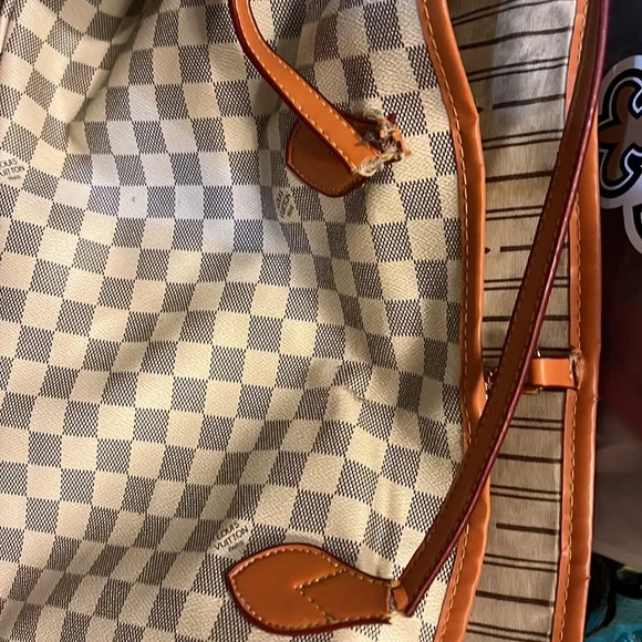 Meet your Posher, Roxanna - Picture 2 of 3